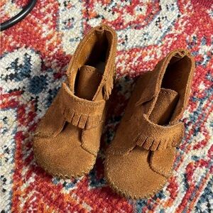 Minnetonka Velcro Slippers/Shoes
